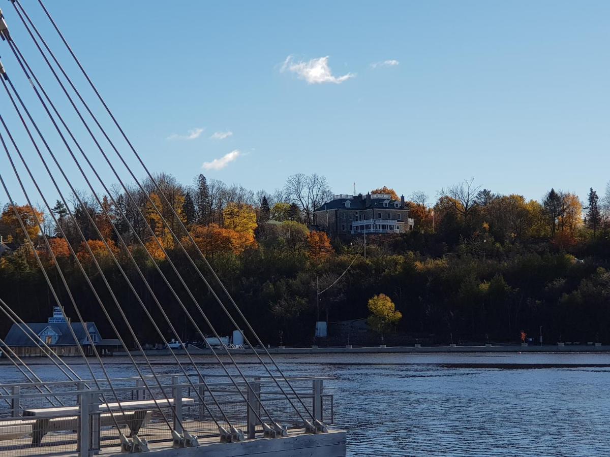 Kokomo Inn: Tropical Riverfront B&B for Adults on Capital Cycling Route Gatineau Exterior photo