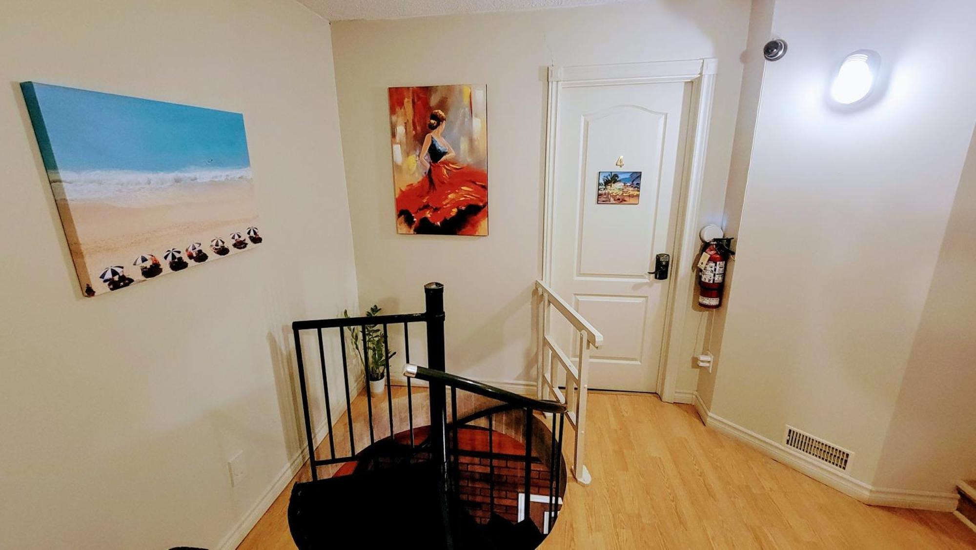Kokomo Inn: Tropical Riverfront B&B for Adults on Capital Cycling Route Gatineau Room photo